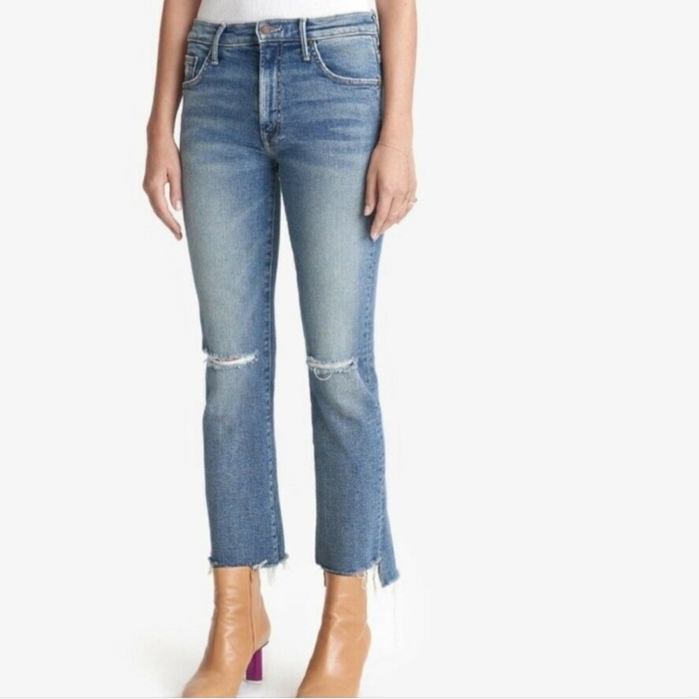 Mother Insider Crop Step Fray in Reckless on a Shiny White Vespa. SIZE 27 EUC